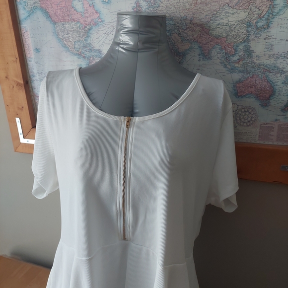 SHEIN Plus White Short Sleeve Top with Gold Zipper Peplum style Women's Size 3XL - Picture 3 of 10